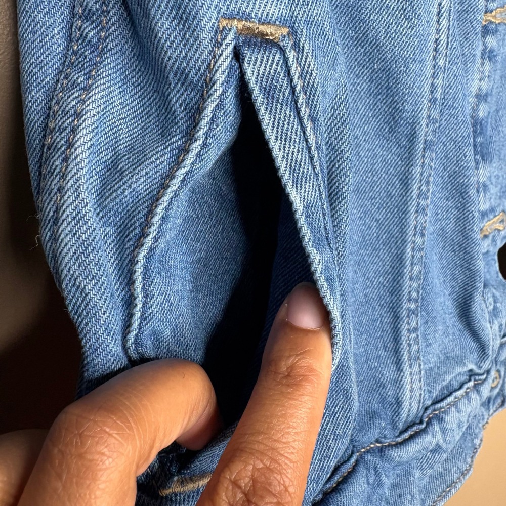 Old Navy Women's Blue Jean Jacket Waist Length Buttons Pockets Size Medium - Picture 5 of 7